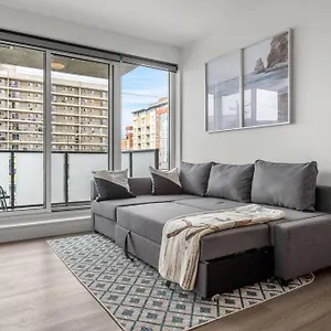 Apartment Chic 1br Kensington Unit W/parking, Calgary
